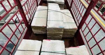 南阳 黄金麻花岗岩荔枝面，光面毛板装车完成