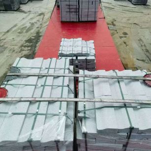 南阳 芝麻白仿形加直形路沿石出货日常