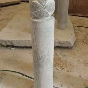 南阳 芝麻白花岗岩石材挡车石柱、停车柱、圆柱挡车柱、方柱挡车柱等