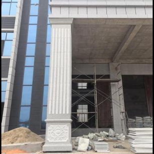 南阳 芝麻白光面花岗岩门楼大柱（罗马柱）配雕花底座