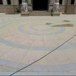 南阳 黄金麻芝麻灰花岗岩石材地铺拼接效果