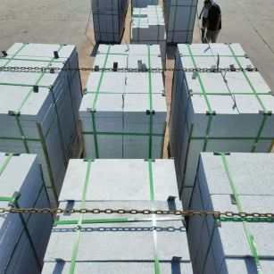 南阳 芝麻白花岗岩5公分地铺石 花岗岩厂家工厂装车日常