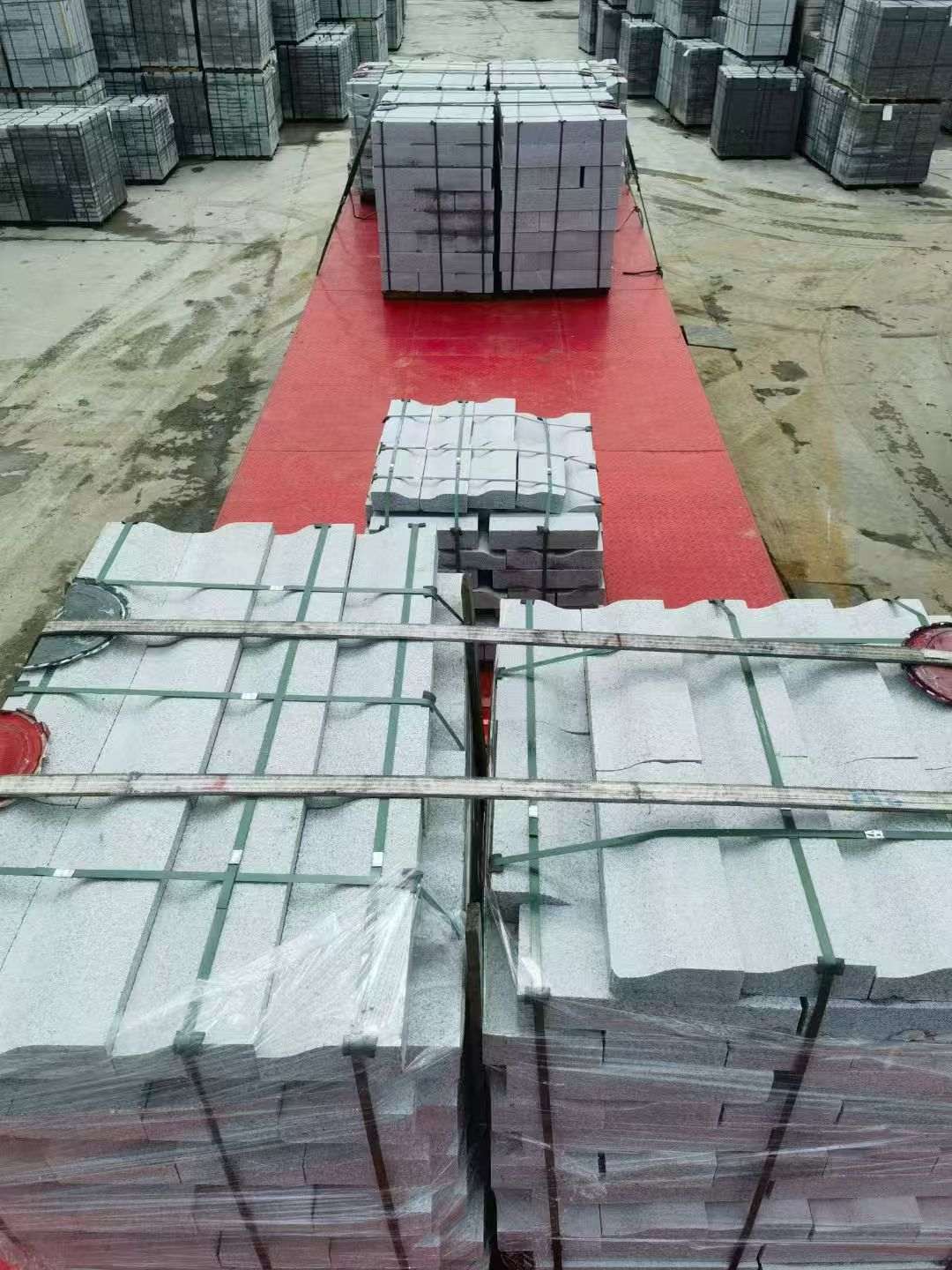 南阳 芝麻白仿形加直形路沿石出货日常