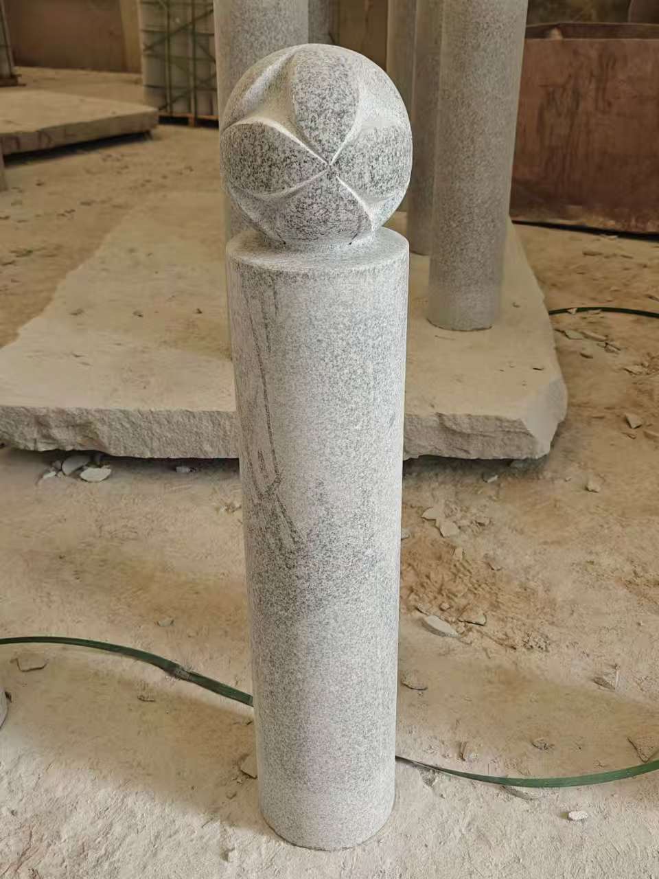 南阳 芝麻白花岗岩石材挡车石柱、停车柱、圆柱挡车柱、方柱挡车柱等