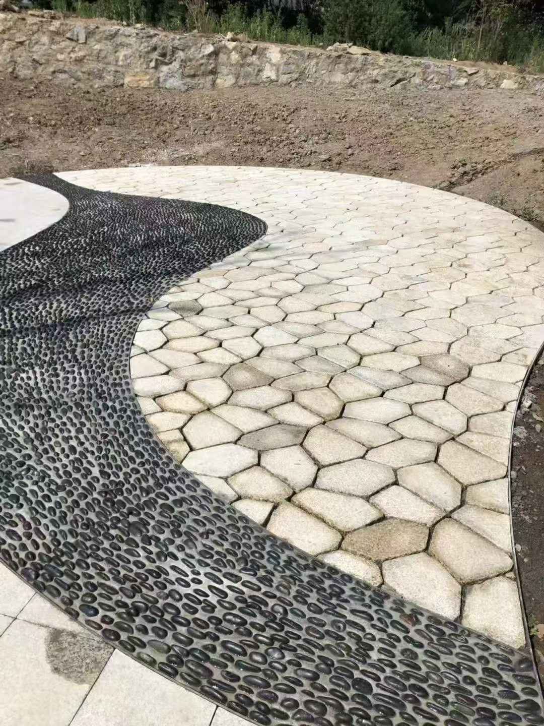 南阳 黄金麻冰裂纹地铺石工地铺装案例