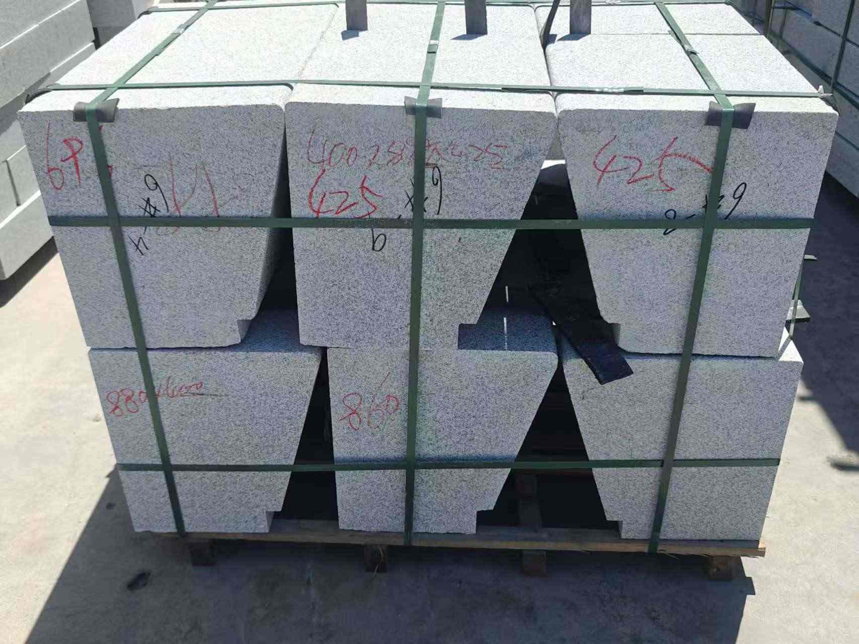 南阳 芝麻白异形坐凳，石凳