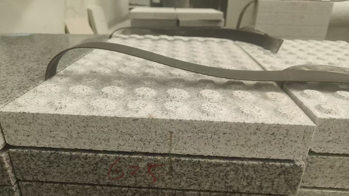 南阳 芝麻白花岗岩6.0公分荔枝面五轴加工雕刻盲点