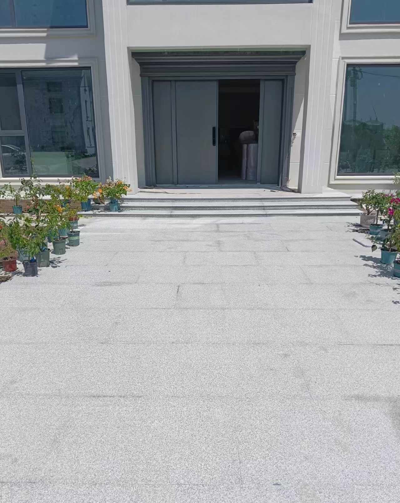 南阳 芝麻白花岗岩地铺石地面铺装