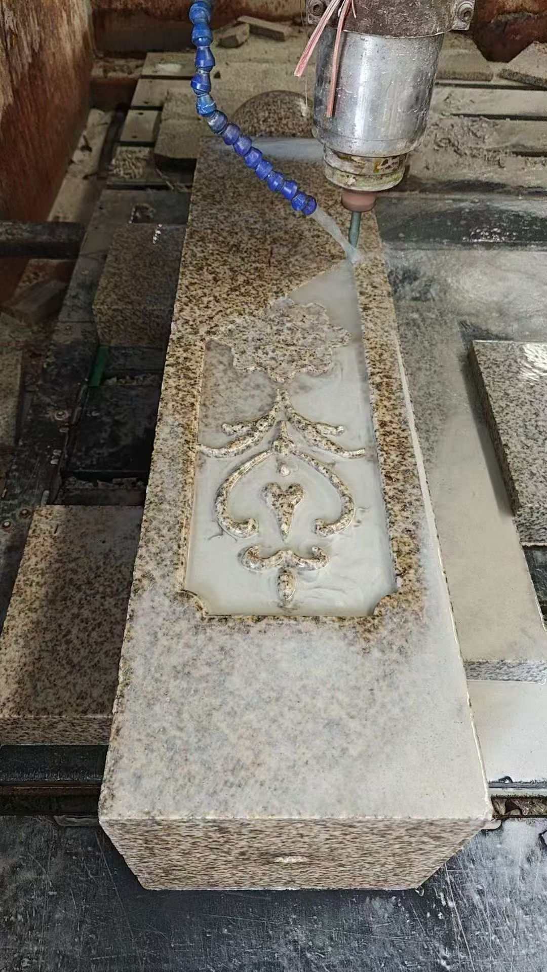 南阳 黄金麻花岗岩异形加工雕刻栏杆大柱