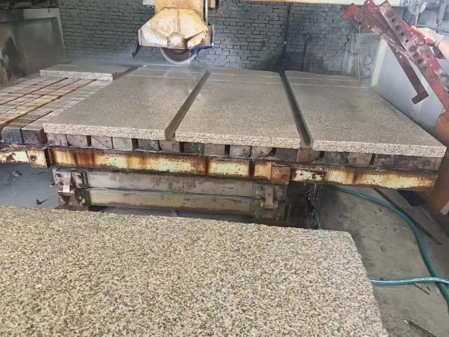 南阳 黄金麻荔枝面成品板加工