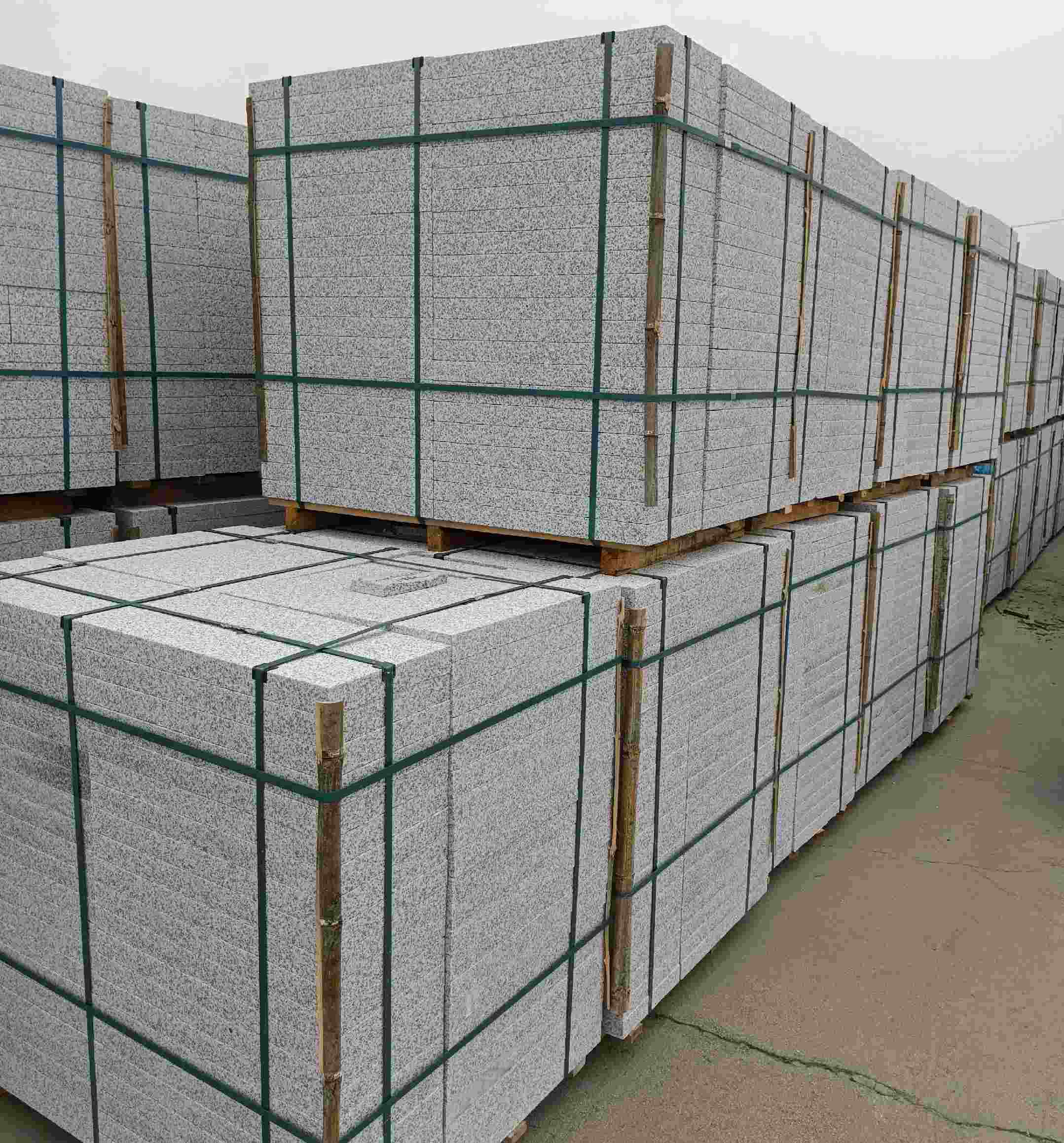 南阳 白麻花岗岩石材荔枝面地铺石（300*600*50）