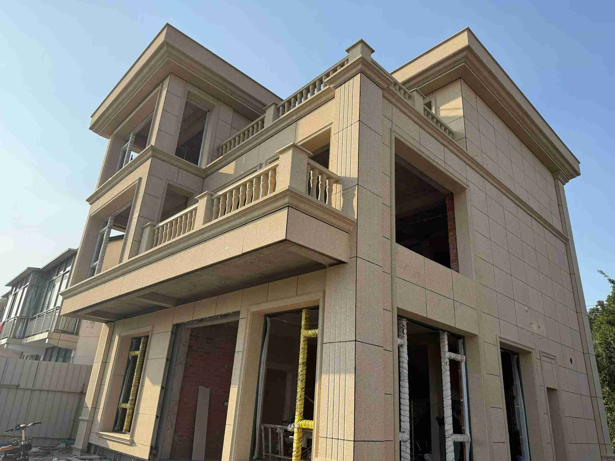 南阳 黄金麻花岗岩石材荔枝面外墙干挂效果展示