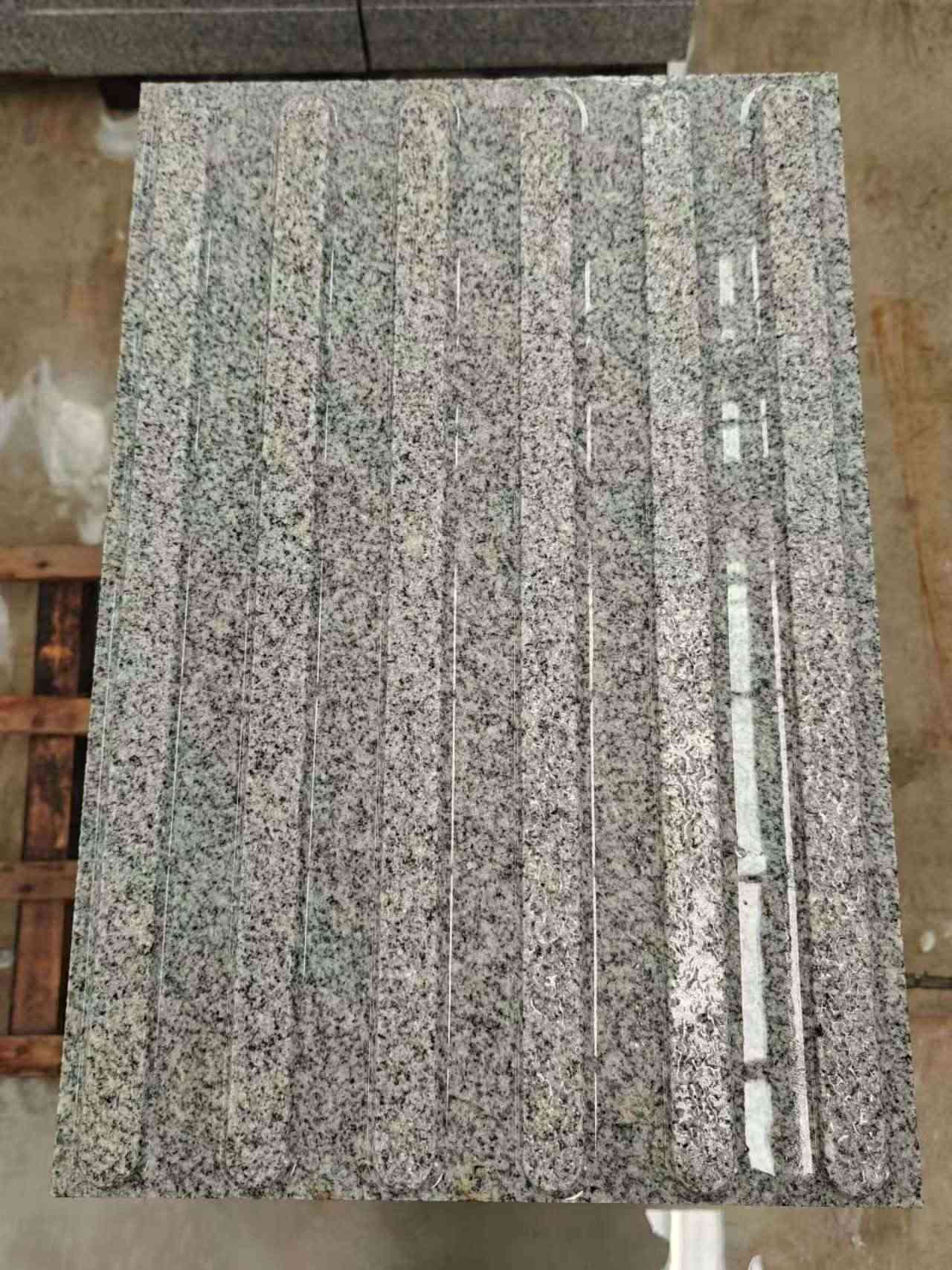 南阳 芝麻白花岗岩荔枝面雕刻盲道，盲条