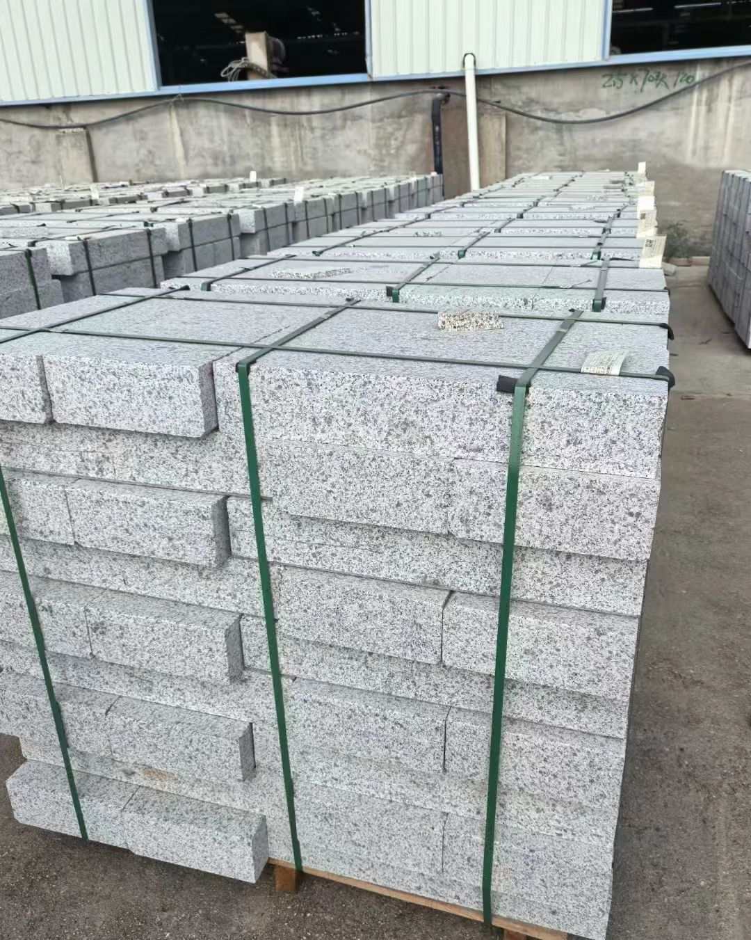 南阳 白麻花岗岩路沿石，弧形路沿石，道牙石，马路牙子，界石，路缘石，平沿石，直岩石，平缘石等