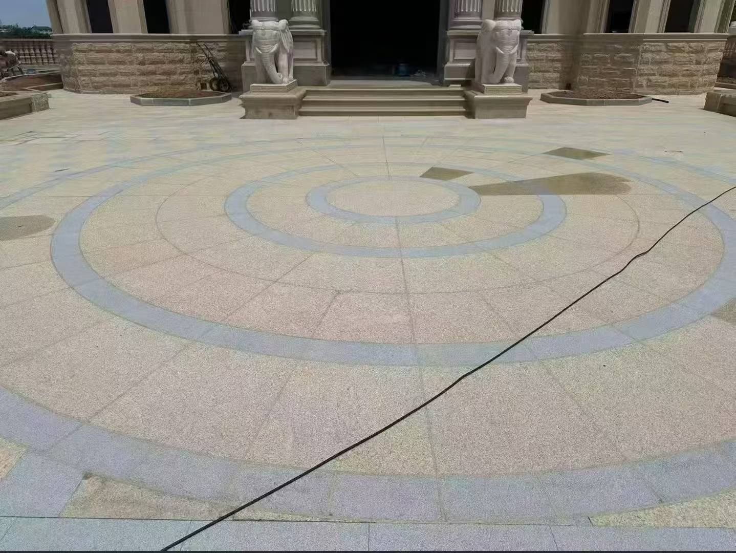 南阳 黄金麻芝麻灰花岗岩石材地铺拼接效果