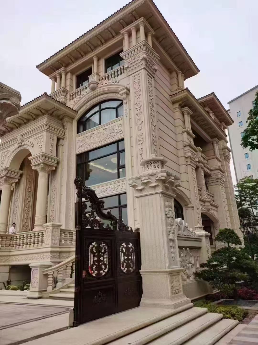 南阳 黄金麻花岗岩别墅外墙干挂效果展示