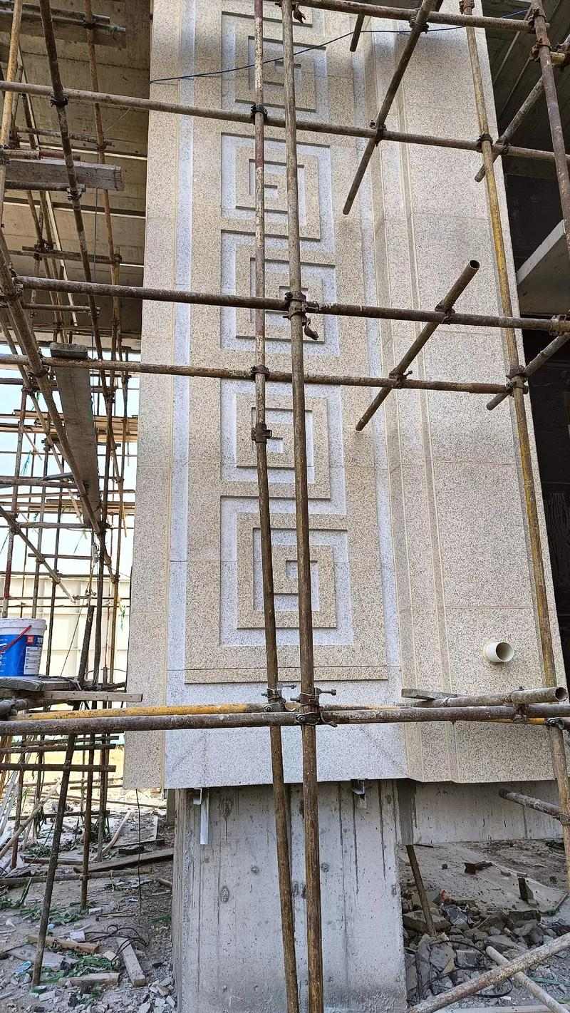 南阳 黄金麻花岗岩别墅外墙干挂回纹造型效果