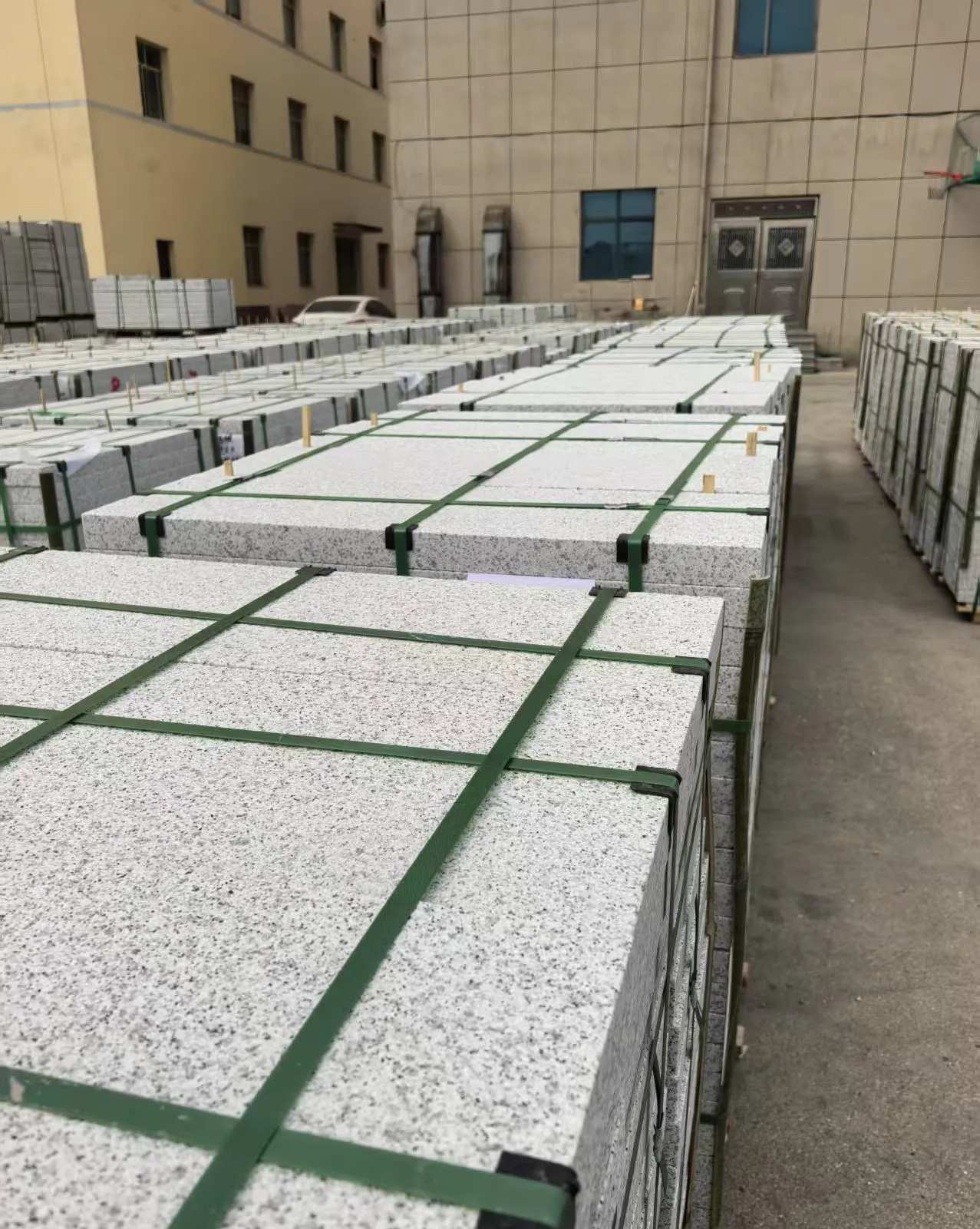 南阳 白麻花岗岩5.0公分荔枝面地铺石