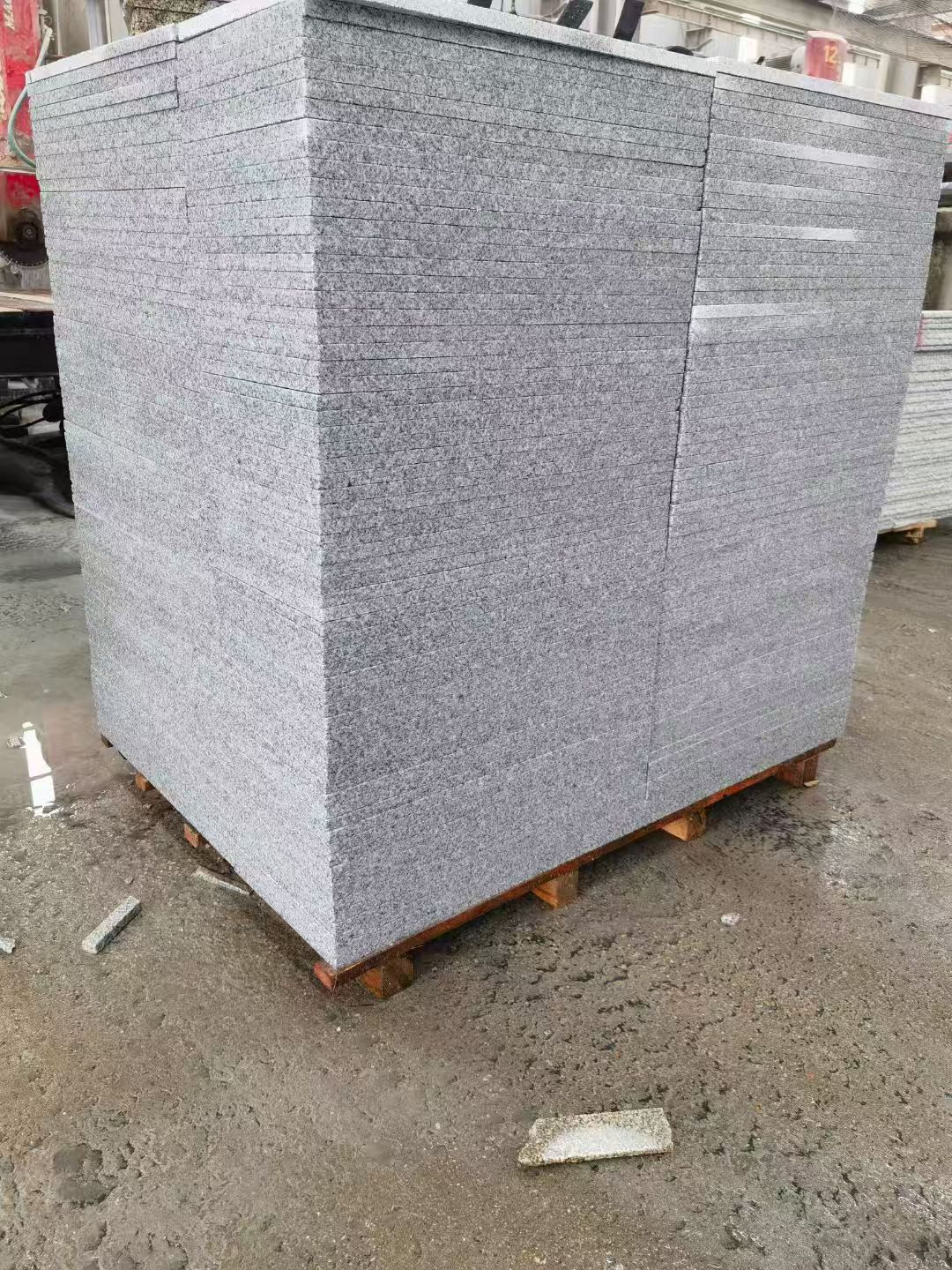 南阳 芝麻白火烧面1.8厚300*600地铺石，尺寸标准，厚薄均匀