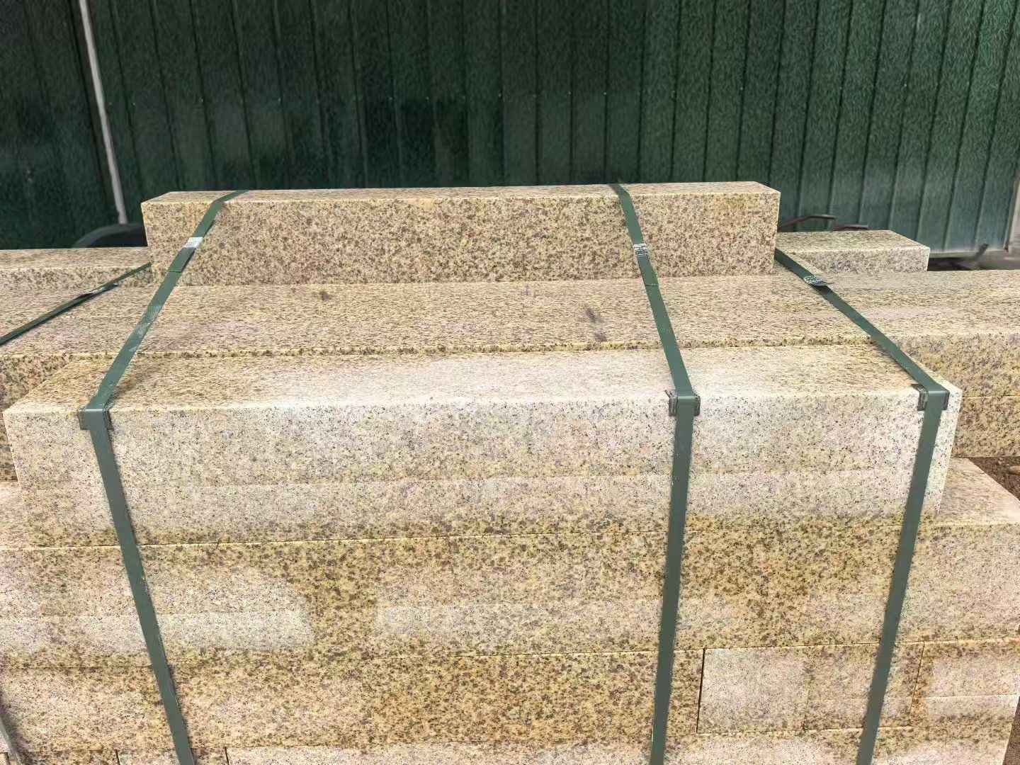 南阳 黄金麻花岗岩石材机切面栏杆料半成品