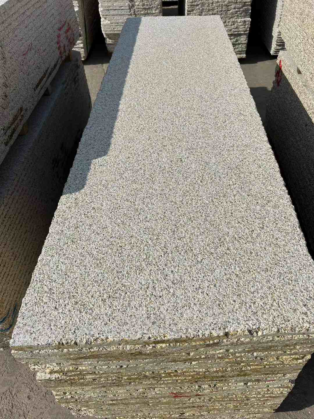 南阳 黄金麻花岗岩荔枝面毛板，半成品