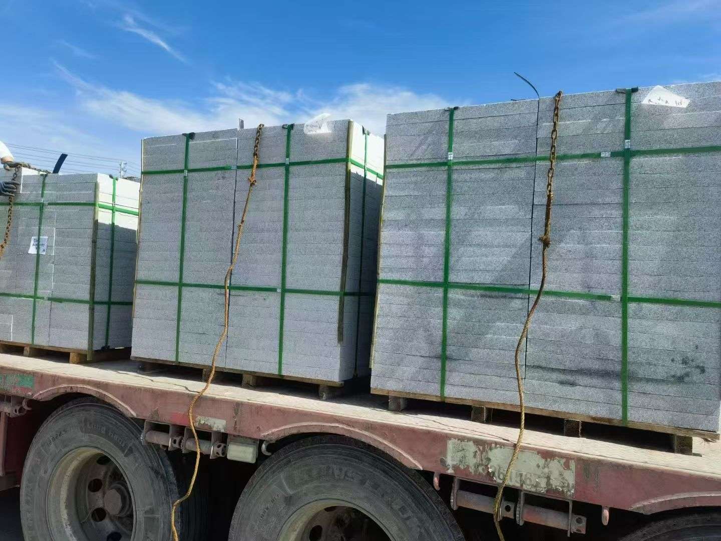 南阳 芝麻白花岗岩地铺石装车日常