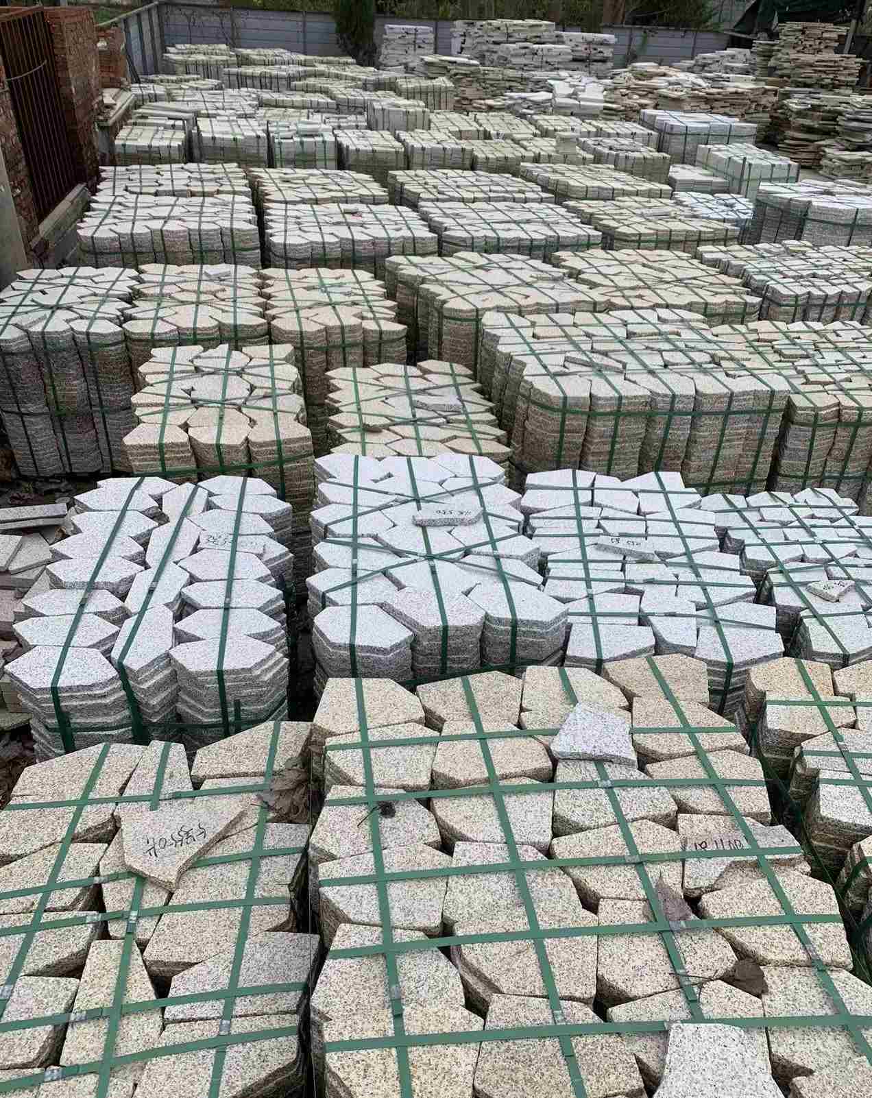 南阳 黄金麻白麻花岗岩荔枝面地铺石(冰裂纹)