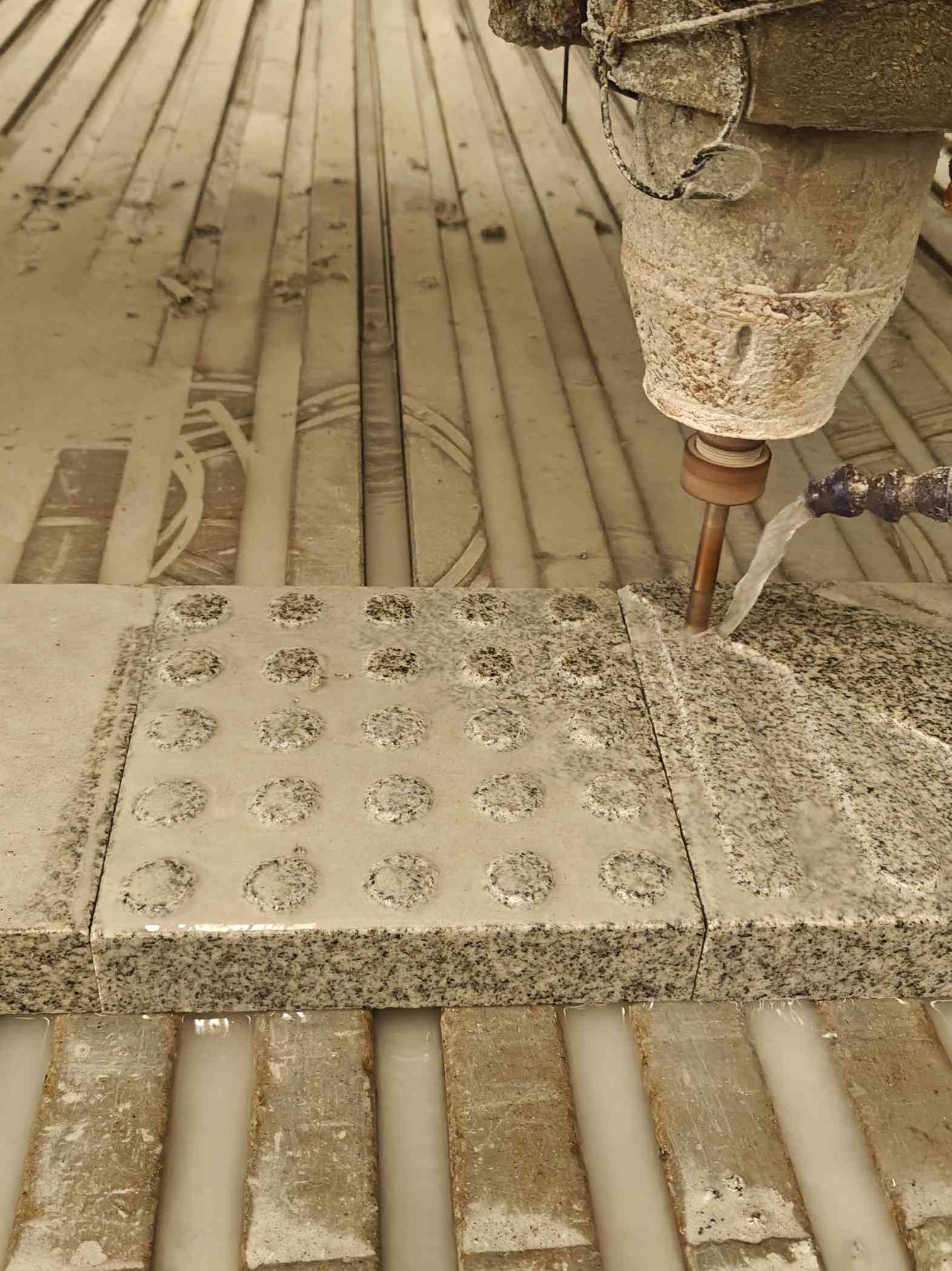 南阳 芝麻白花岗岩石材盲人石、盲道石、盲点石