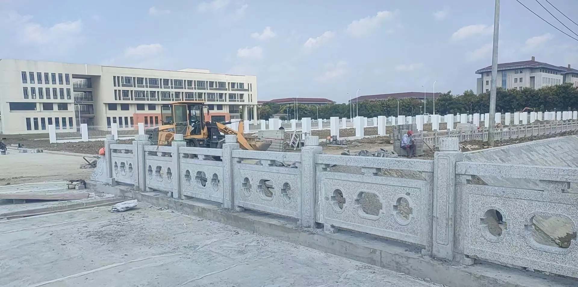 南阳 白麻花岗岩荔枝面河道栏杆