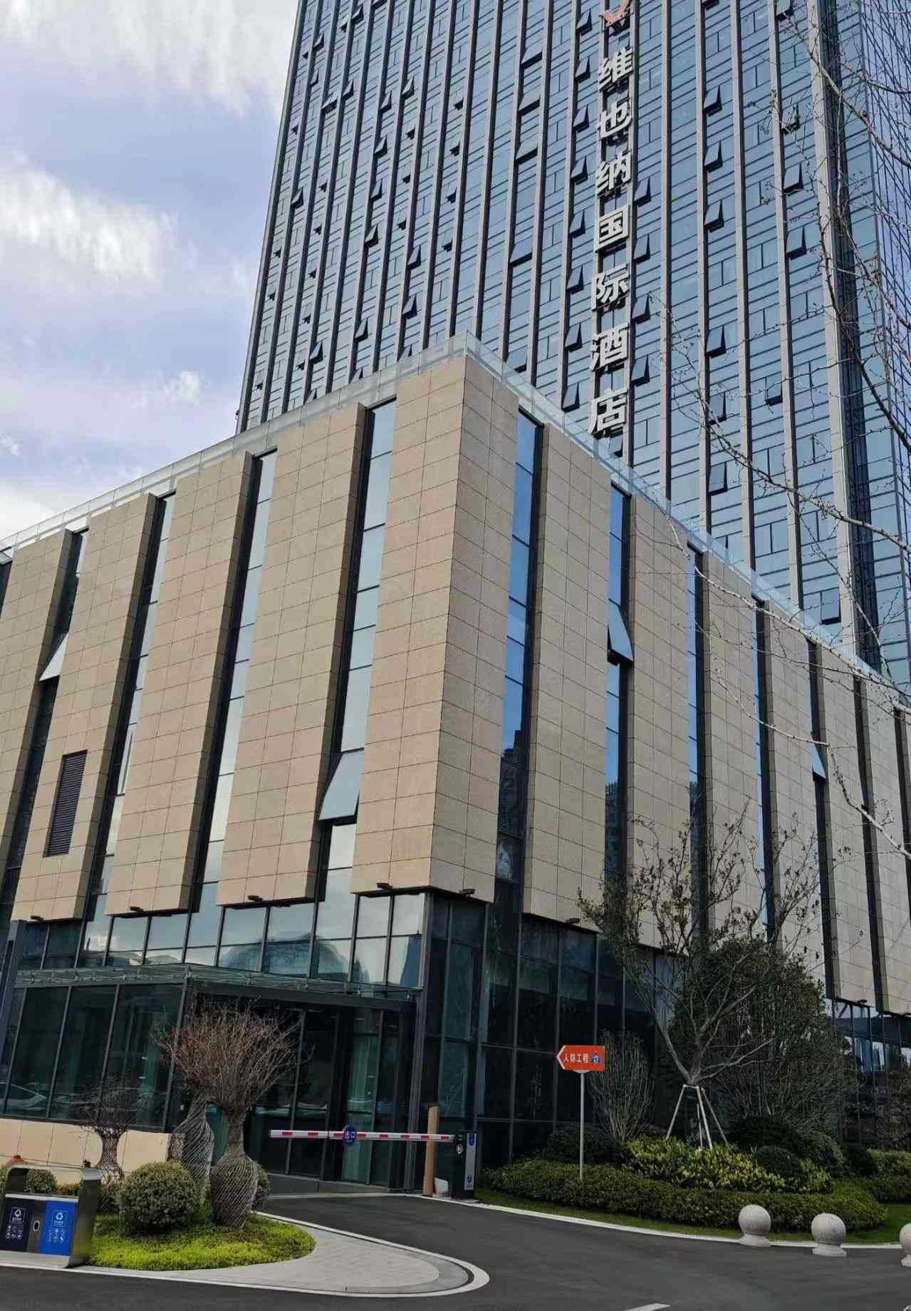 南阳 黄金麻花岗岩外墙干挂