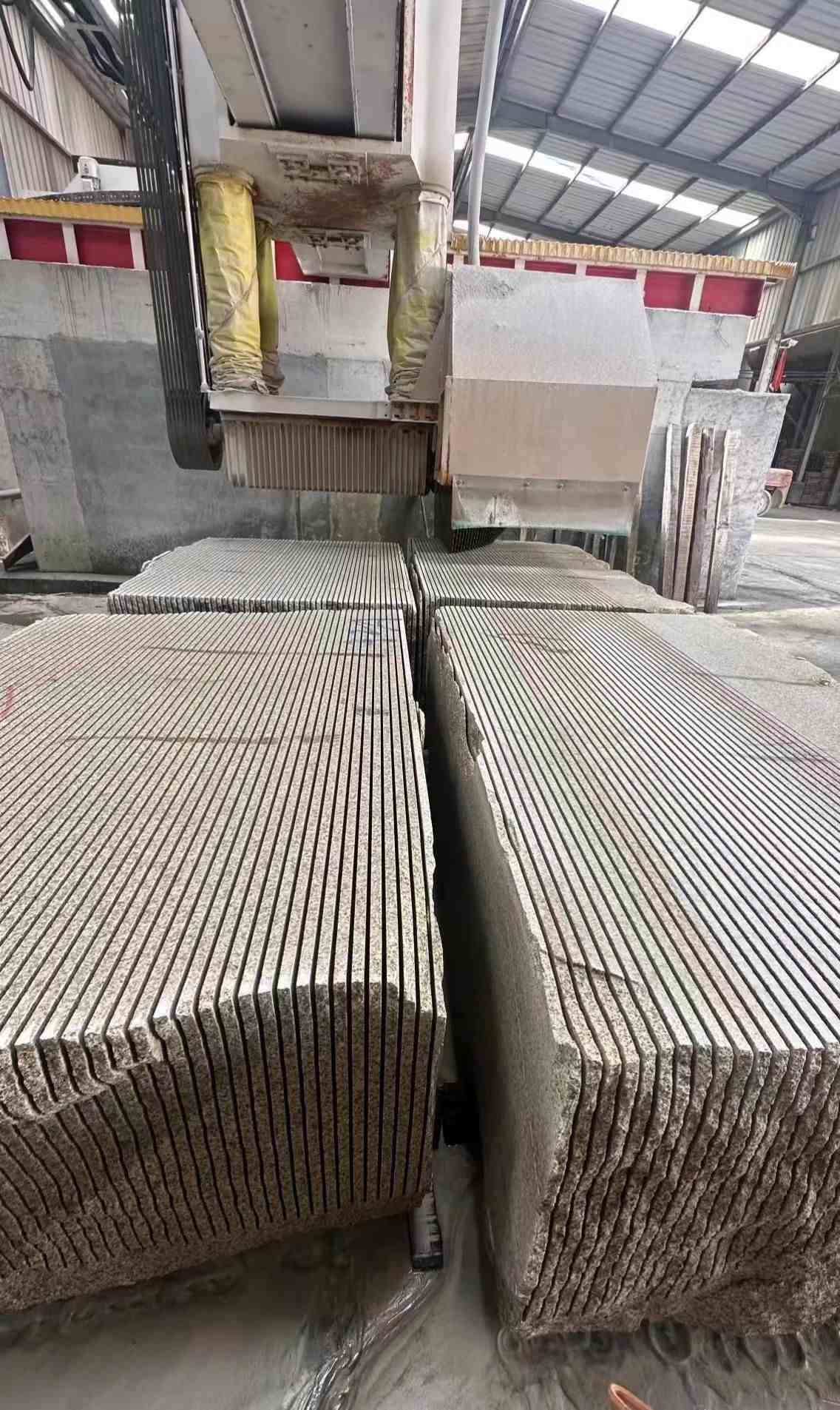 南阳 车间生产日常，黄金麻白麻花岗岩