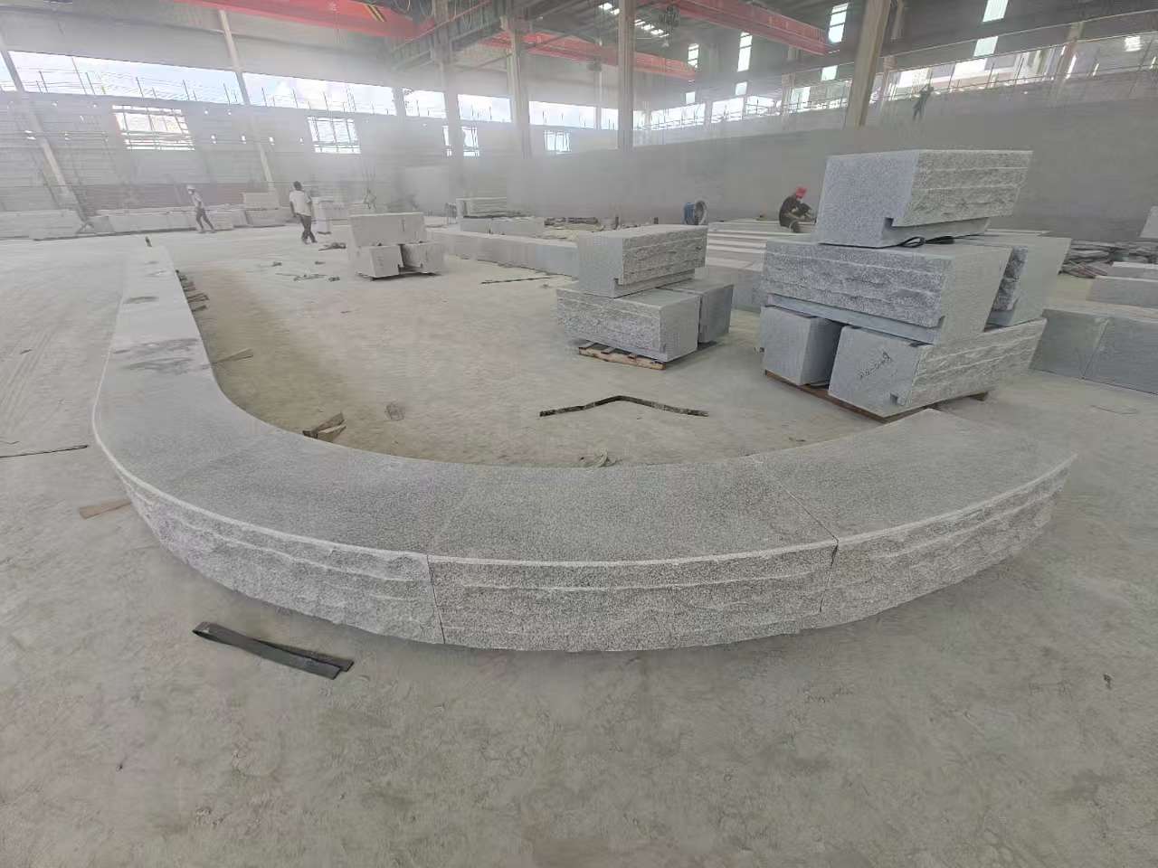 南阳 芝麻白异形坐凳，自然面光面弧形加工