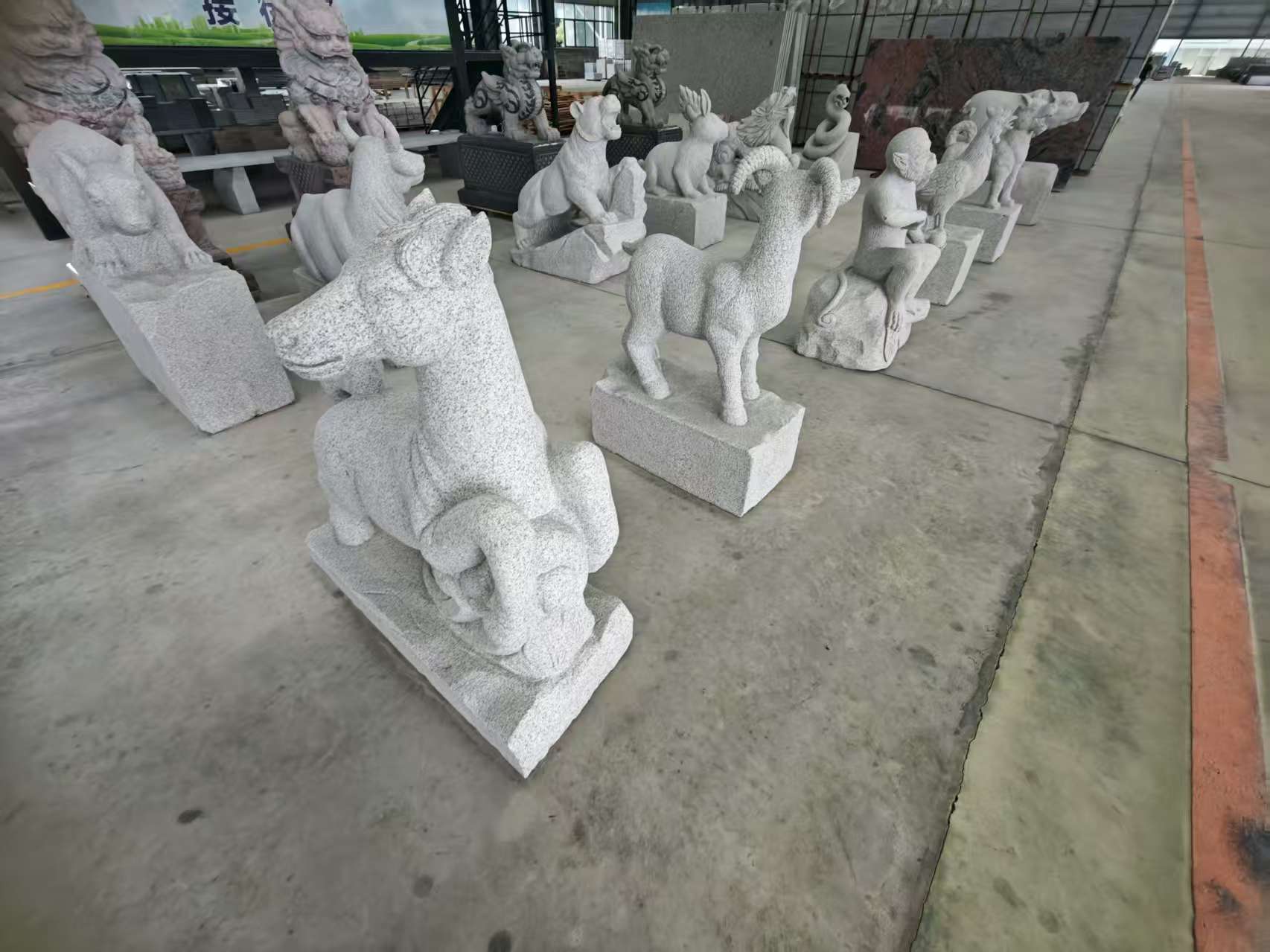 南阳 芝麻白花岗岩造型立体雕刻——十二生肖